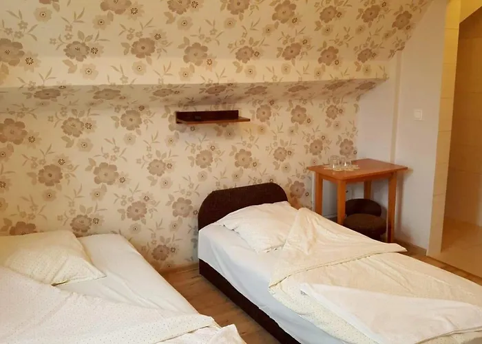 Gosciniec W Dolinie Bed & Breakfast 3*